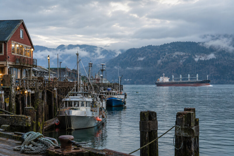 Columbia River waterfront near central Astoria lodging