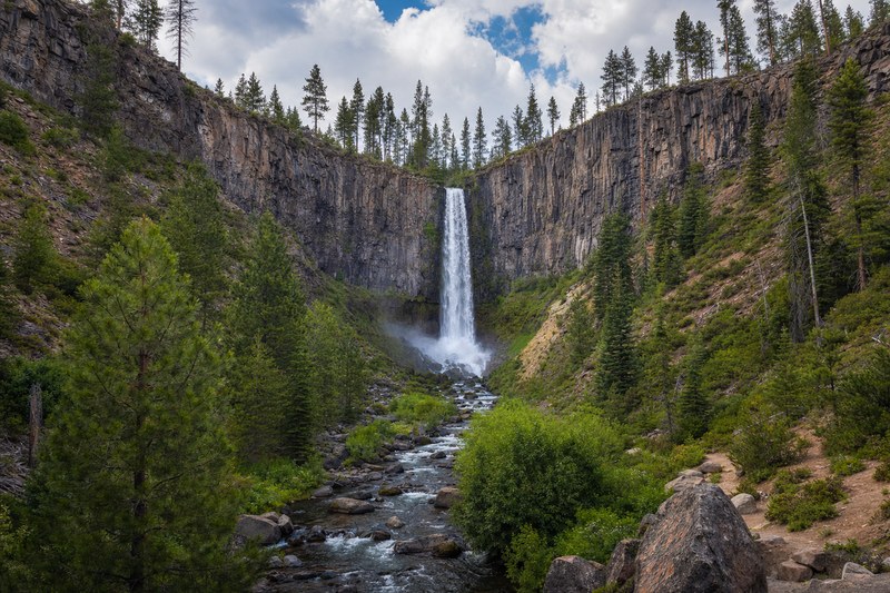 Tumalo Falls dropping through basalt and evergreen forest near Bend