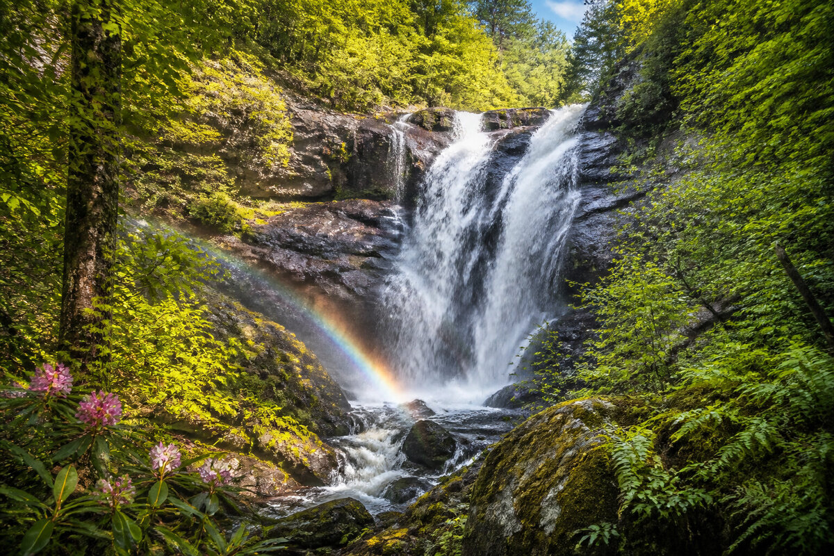 Rainbow Falls reached from Gorges State Park
