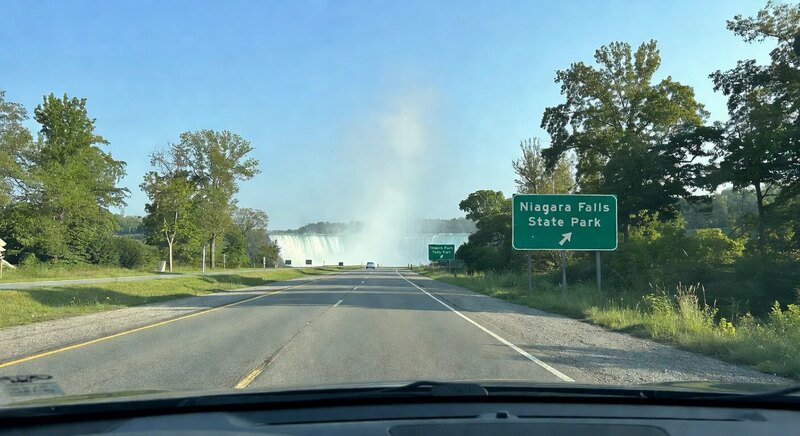 Road trip arrival toward Niagara Falls State Park