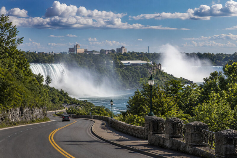 Road trip arrival toward Niagara Falls State Park