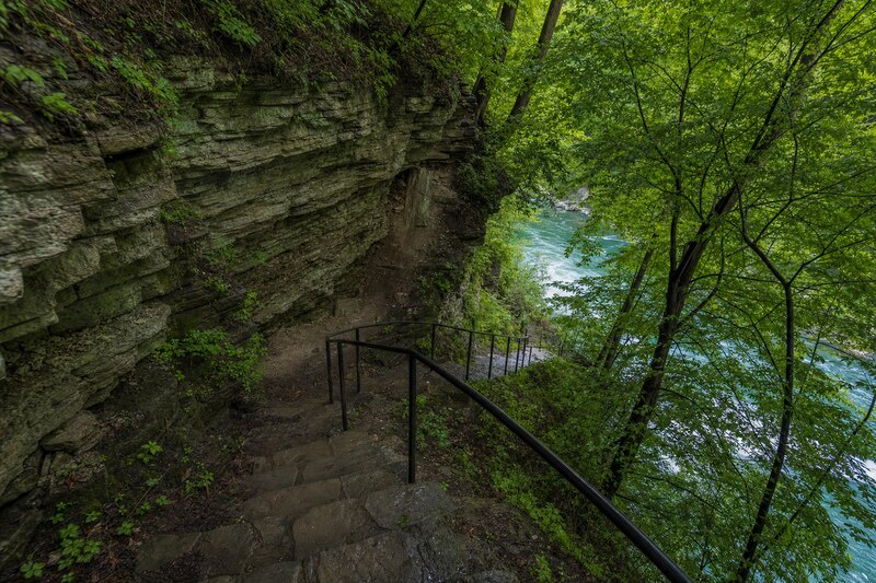 Contextual view of a wooded trail above the Niagara Gorge