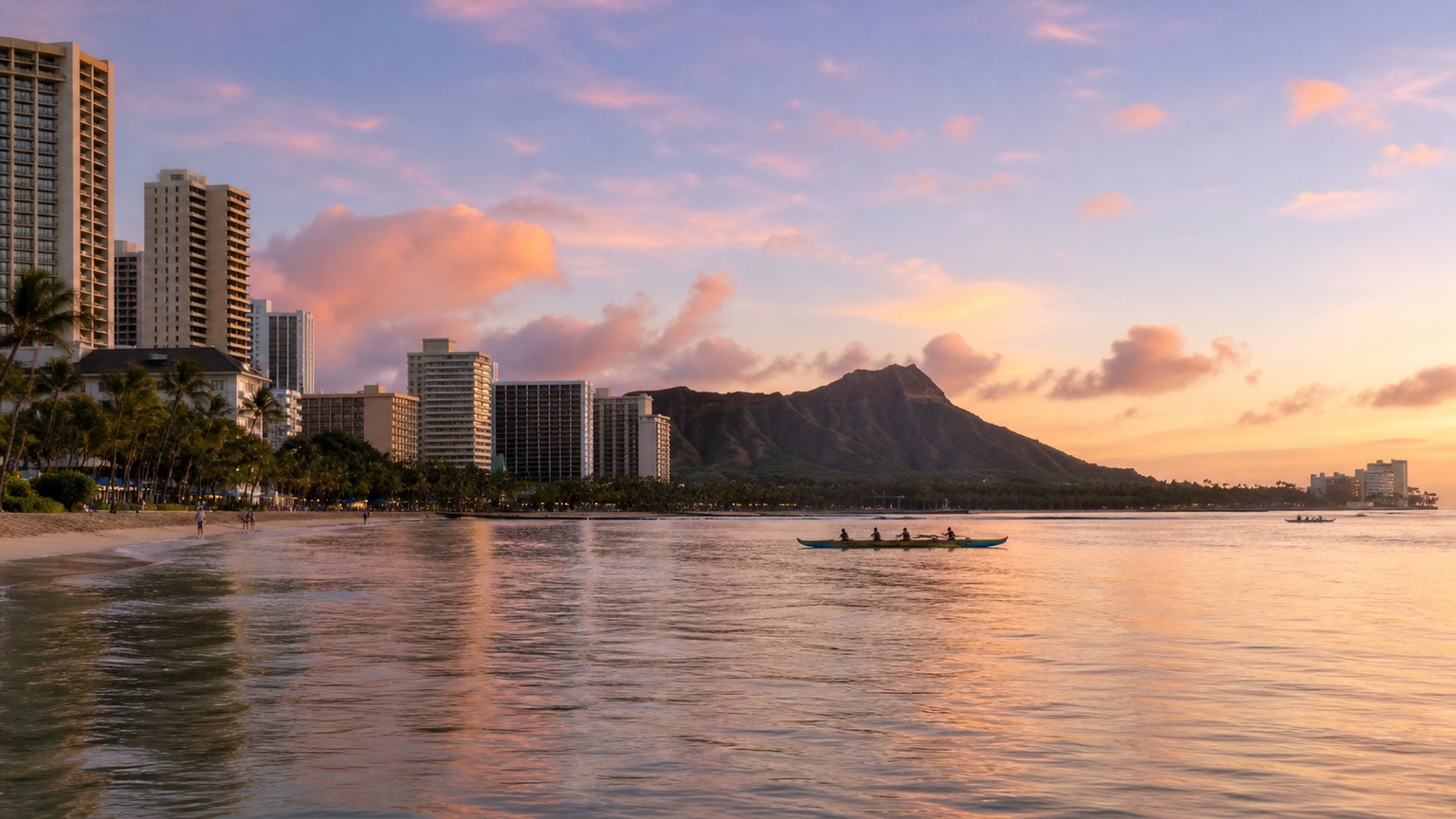 Waikīkī shoreline and Lēʻahi at dawn on Oʻahu