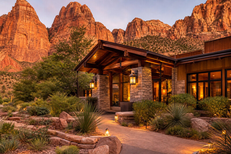 Springdale lodge setting beneath red cliffs